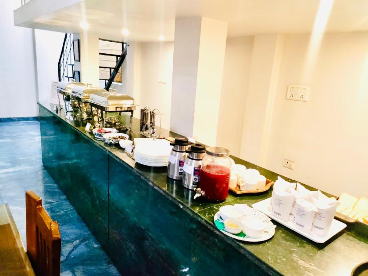 Gracious By Vishesh Hotels & Home Stay New Delhi Exterior photo