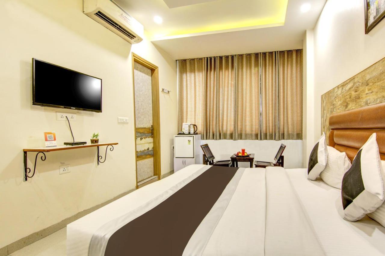 Gracious By Vishesh Hotels & Home Stay New Delhi Exterior photo