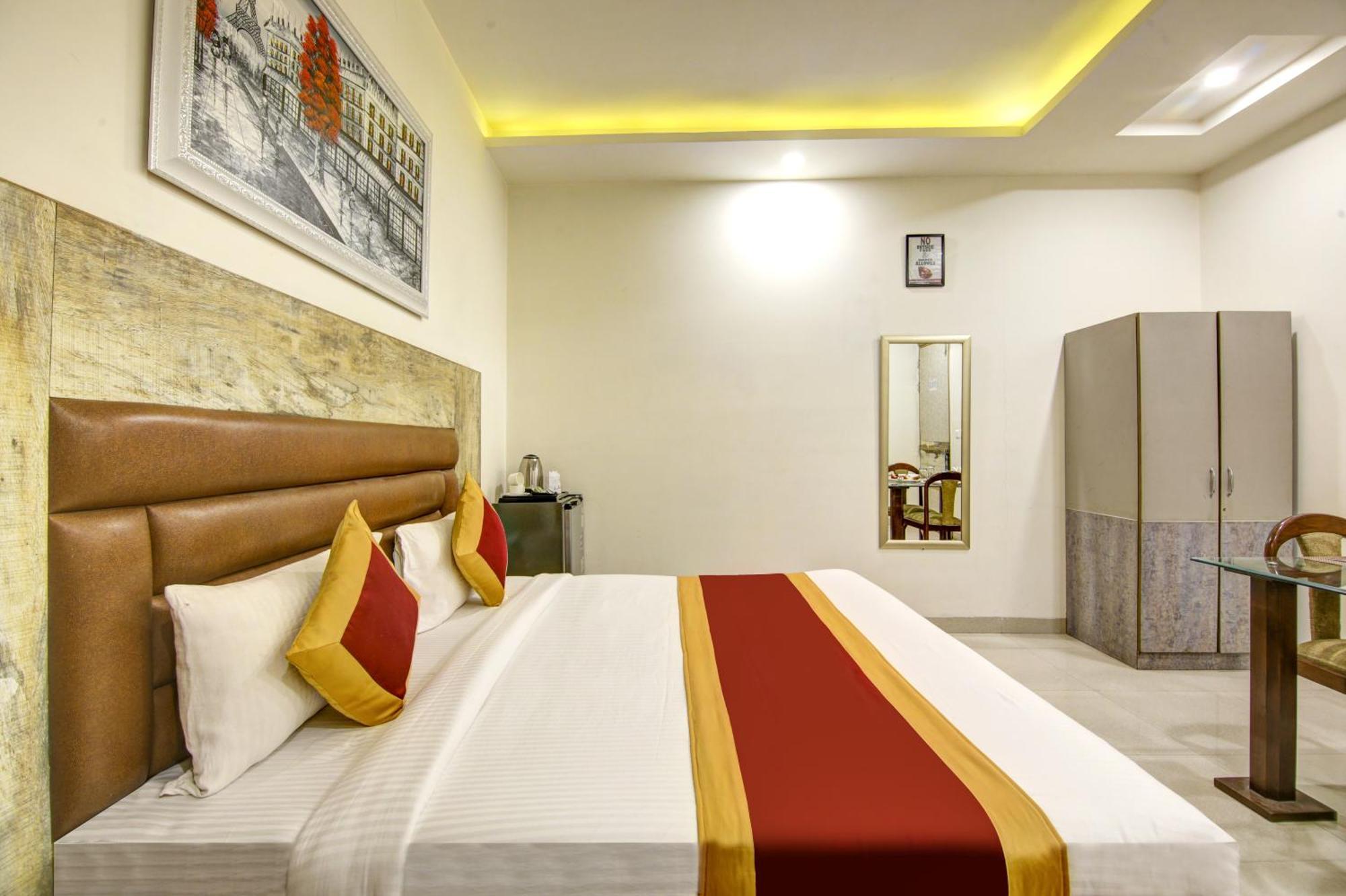 Gracious By Vishesh Hotels & Home Stay New Delhi Exterior photo