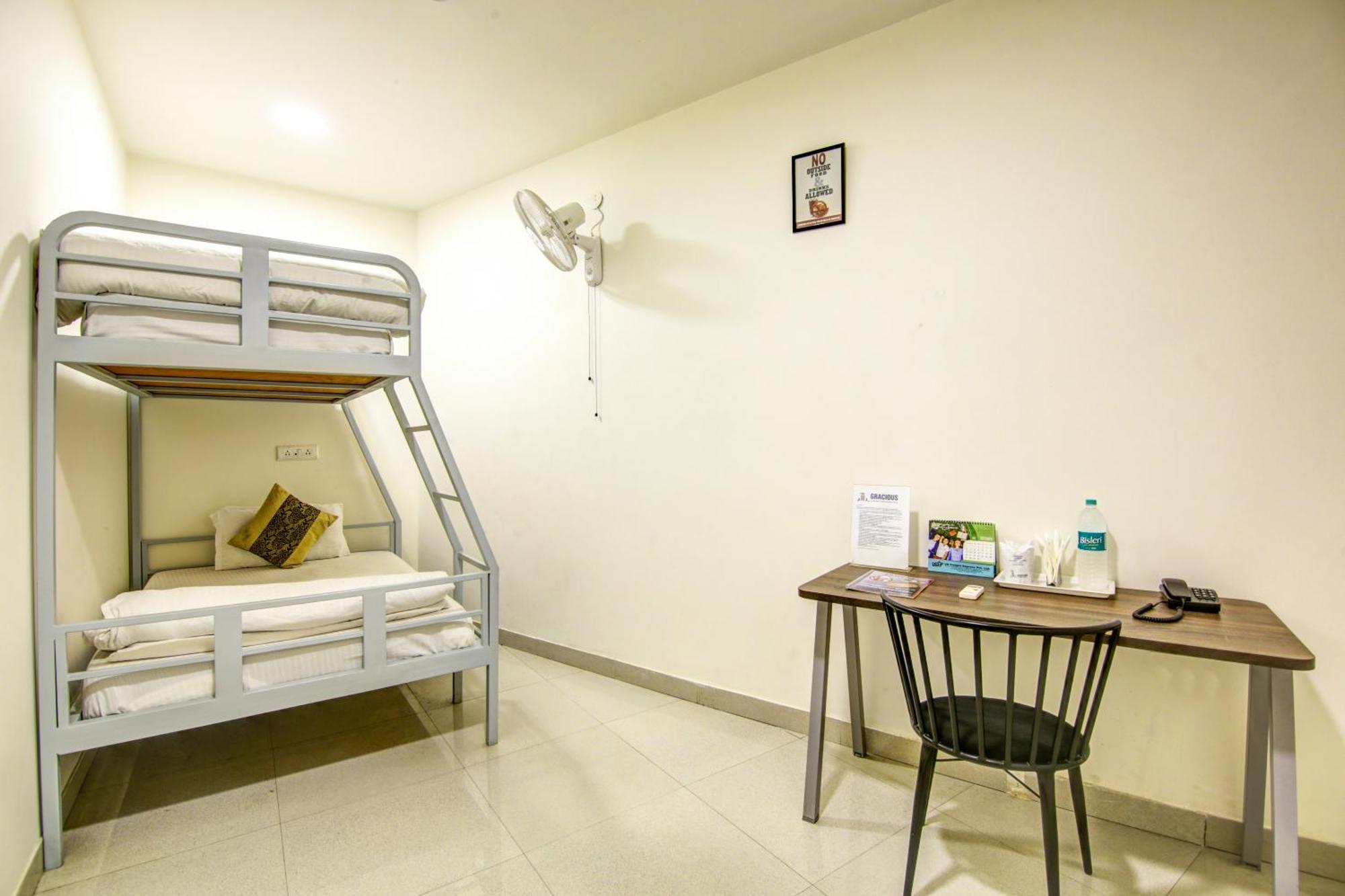 Gracious By Vishesh Hotels & Home Stay New Delhi Exterior photo