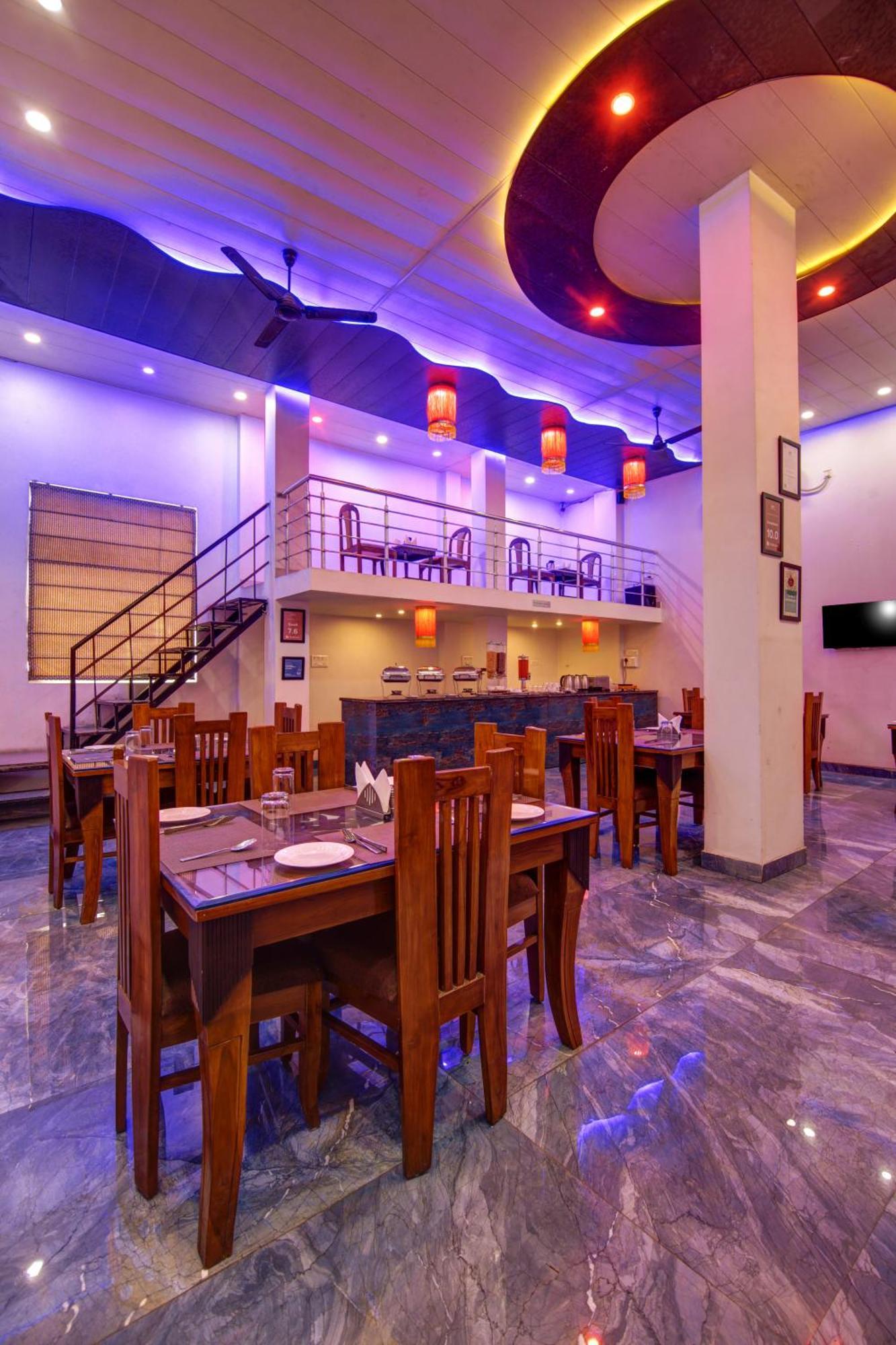 Gracious By Vishesh Hotels & Home Stay New Delhi Exterior photo