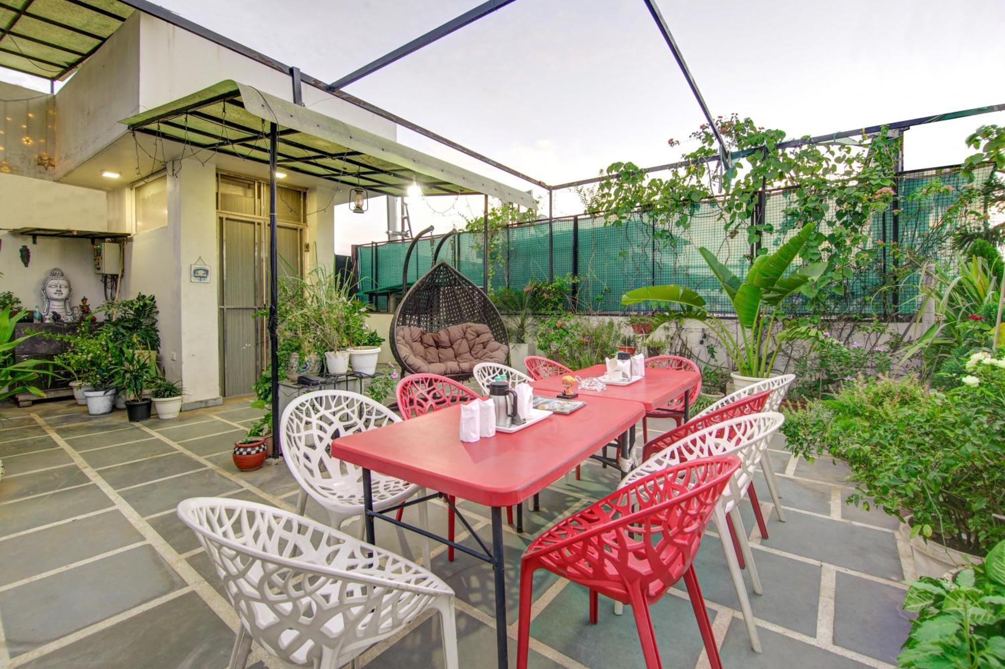 Gracious By Vishesh Hotels & Home Stay New Delhi Exterior photo