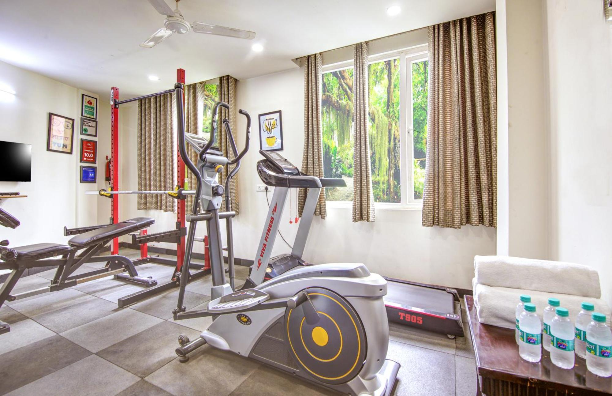 Gracious By Vishesh Hotels & Home Stay New Delhi Exterior photo
